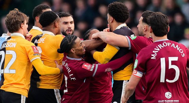 Presenter membidik bintang West Ham yang ‘tidak mampu’ dalam kemenangan dramatis Piala FA atas Burton