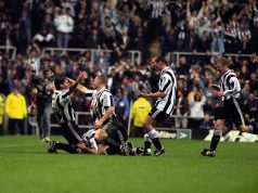 ‘Orang-orang selalu bertanya kepada saya tentang gol saya, saya tidak keberatan, itu adalah gol yang hebat dan melakukan itu melawan kiper terbaik di dunia sungguh luar biasa’ Philippe berbicara secara eksklusif kepada FourFourTwo tentang chip terkenalnya melawan Manchester United 30 tahun kemudian