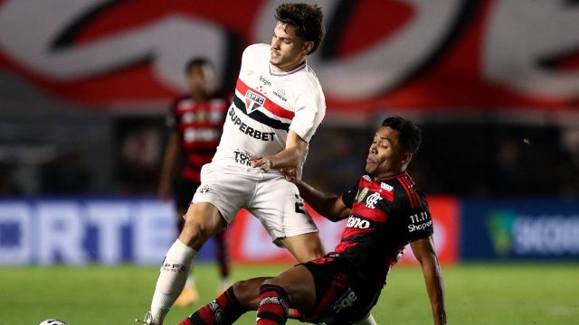 flamengo-s-alex-sandro-in-action-with-sao-paulo-s-damian-bobadilla.JPG