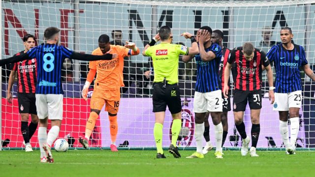 inter-milan-s-denzel-dumfries-reacts-after-referee-daniele-doveri-disallows-a-goa.JPG