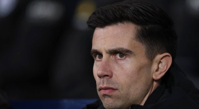 West Brom sekarang menghubungi untuk merekrut Tony Mowbray; dia bisa menandatangani kesepakatan jangka pendek