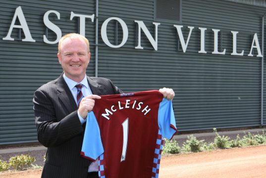 ‘Saya adalah pria yang paling dibenci di Birmingham. Saya mengabaikan grafiti itu dan saya tidak pernah mendapat satu sen pun untuk dibelanjakan di Villa. Saya diberi satu tujuan sederhana: finis setinggi mungkin tanpa mengeluarkan uang’ Alex McLeish saat meninggalkan Birmingham City untuk Aston Villa