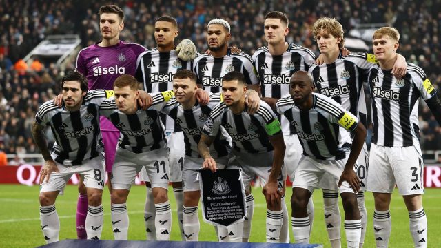 newcastle-united-players-pose-for-a-team-group-photo-before-the-match.JPG