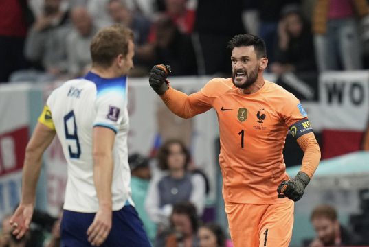 ‘Harry Kane akan terpacu oleh kegagalan penaltinya di Qatar. Dia hampir tak tergoyahkan dalam mentalitasnya’ Stuart Peace dan Chris Waddle tentang apa yang diperlukan untuk kembali dari kesengsaraan tendangan penalti
