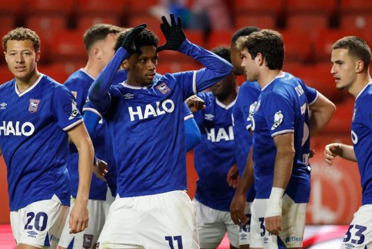 Ipswich & Southampton membuka pembicaraan untuk merekrut bintang muda EFL