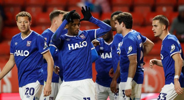 Ipswich & Southampton membuka pembicaraan untuk merekrut bintang muda EFL