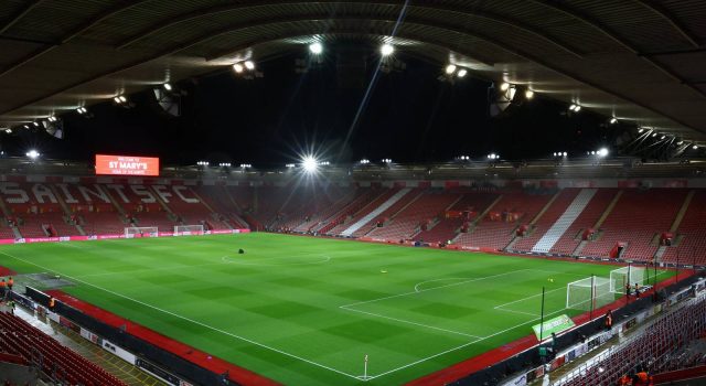 CEO Southampton mengarahkan kemarahannya ke Leeds ketika klaim £200 juta yang memecahkan rekor muncul