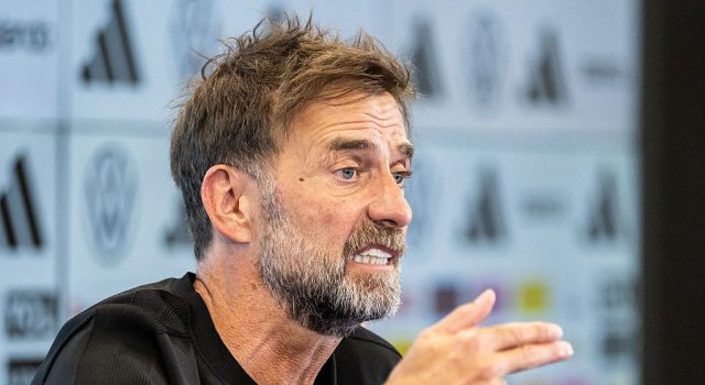 ‘Saya telah melihat bagaimana Anda memperlakukan Julian Nagelsmann dan Thomas Tuchel – jika Anda tidak meninggalkan keluarga saya sendirian, saya akan berhenti’ – Bos baru Jerman Jurgen Klopp memberikan peringatan kepada media