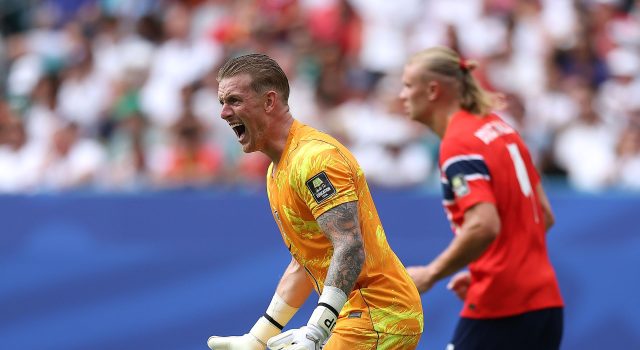 ‘Itu tidak bisa masuk jaring dari sana’ Gary Neville mengecam Jordan Pickford karena gol aneh Norwegia vs Inggris